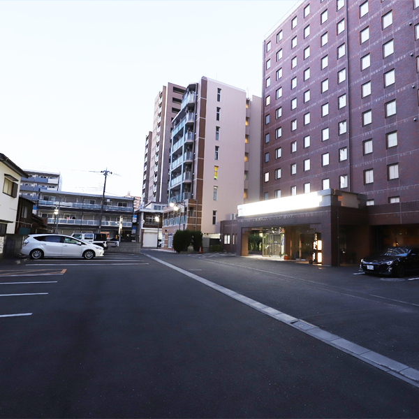 主入口停车场