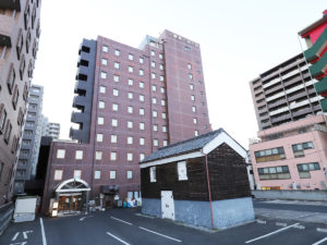 裏口-駐車場